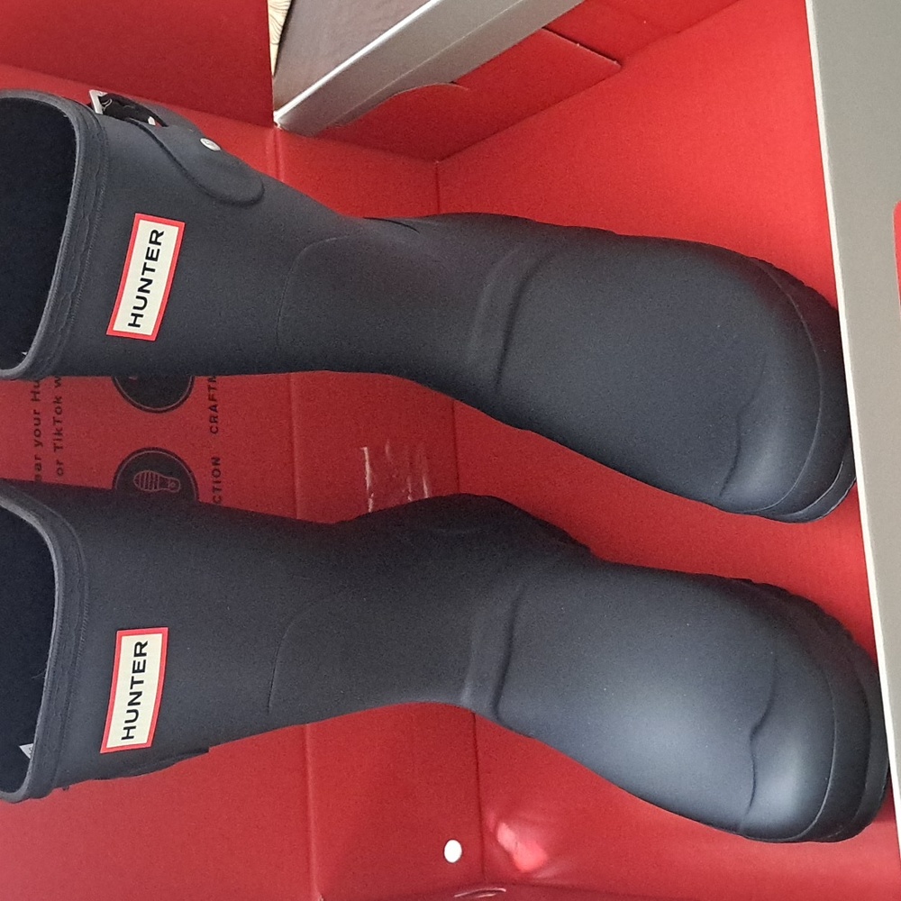 Hunter Black Women's Waterproof Rain Boots. Size 10 New In Box. - Picture 2 of 6